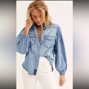 WE THE FREE WITH LOVE DENIM TOP size XS